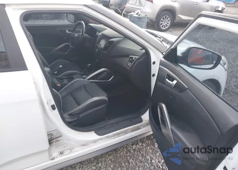 2016 Hyundai Veloster Turbo z USA, uszkodzony, nr VIN KMHTC6AE9GU284020